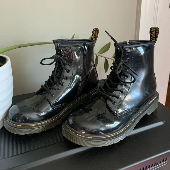 DR MARTENS JUNIOR 1460 DELANEY BLACK PATENT LEATHER LACE UP ZIP BOOTS size 5 - Picture 1 of 9